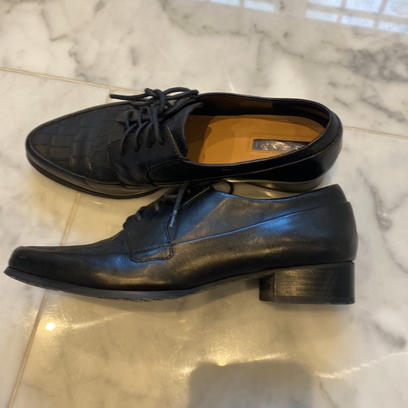 Tahari Oxfords - Picture 3 of 6
